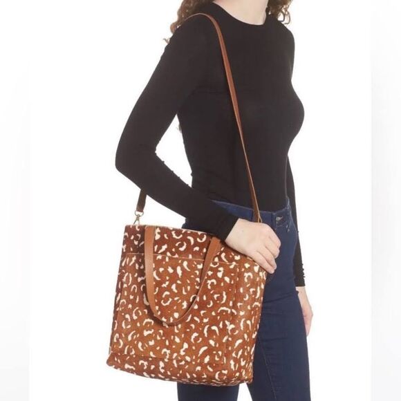 NWT Madewell The Medium Transport Tote Printed Calf Hair Edition in Pecan Multi - Picture 2 of 15
